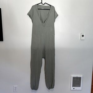 Free People Movement Hot Shot vneck green Onesie Size medium